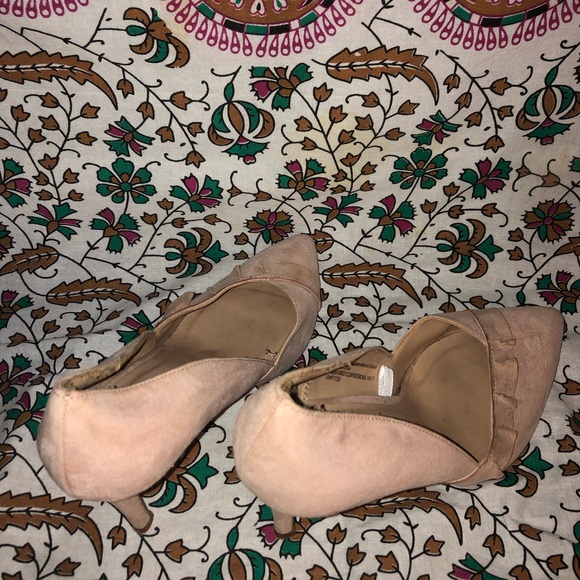 Heels - Picture 3 of 4